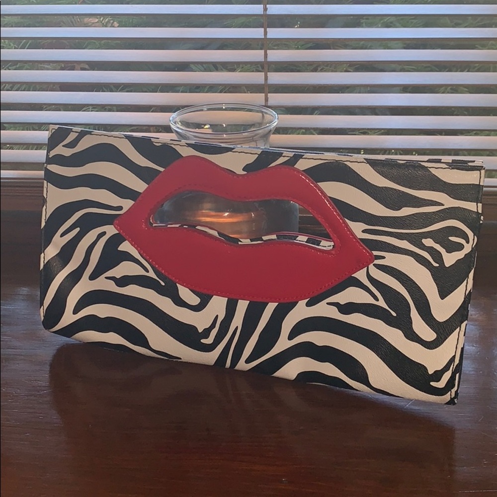 Cute Clutch